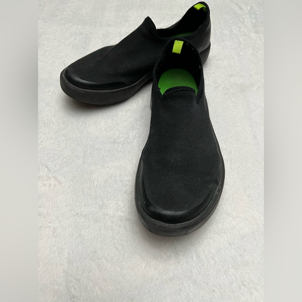 Womens black Oofos  comfort shoe. US 8.5/EU 39.5